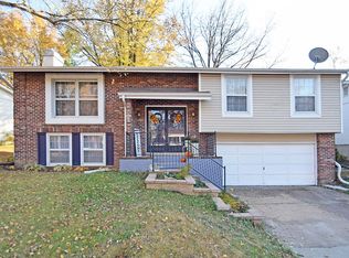 414 Sorrento Dr, Ballwin, MO