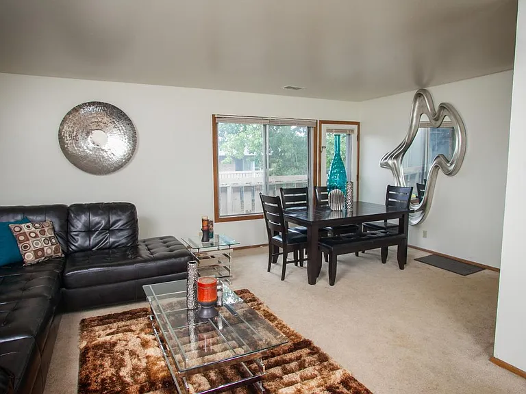 Windpoint Apartments — Photo 11