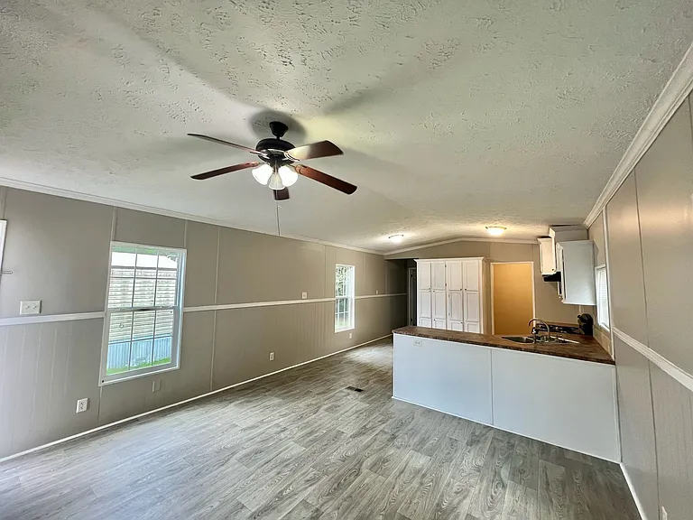 7631 Dallas Hwy — Photo 18