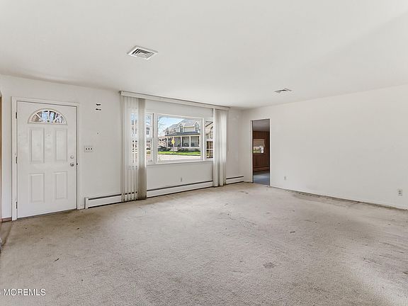 3rd image of 813 Roseld Avenue