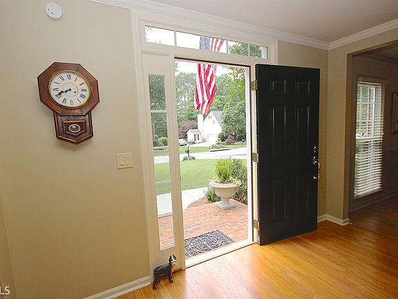 4th image of 229 Columns Ln