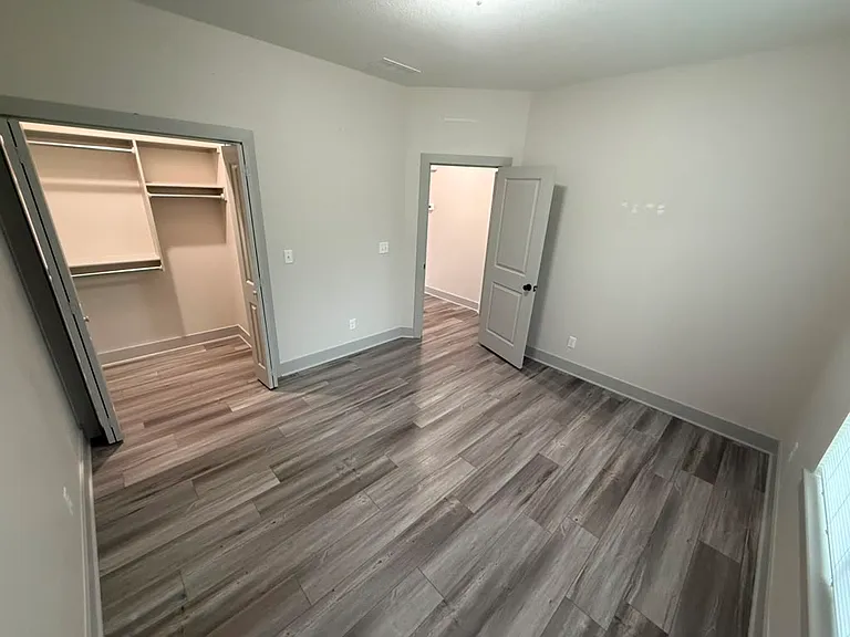 942 N Glendale St — Photo 8