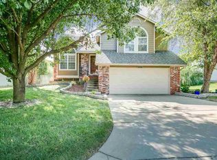 2706 N Beacon Hill Ct, Wichita, KS 67220
