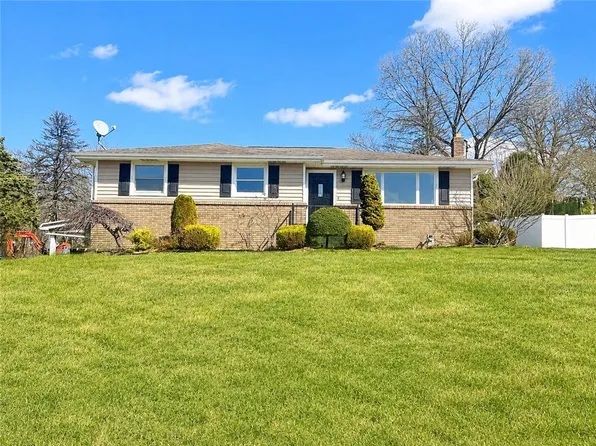 911 Richview Dr, New Castle, PA 16101