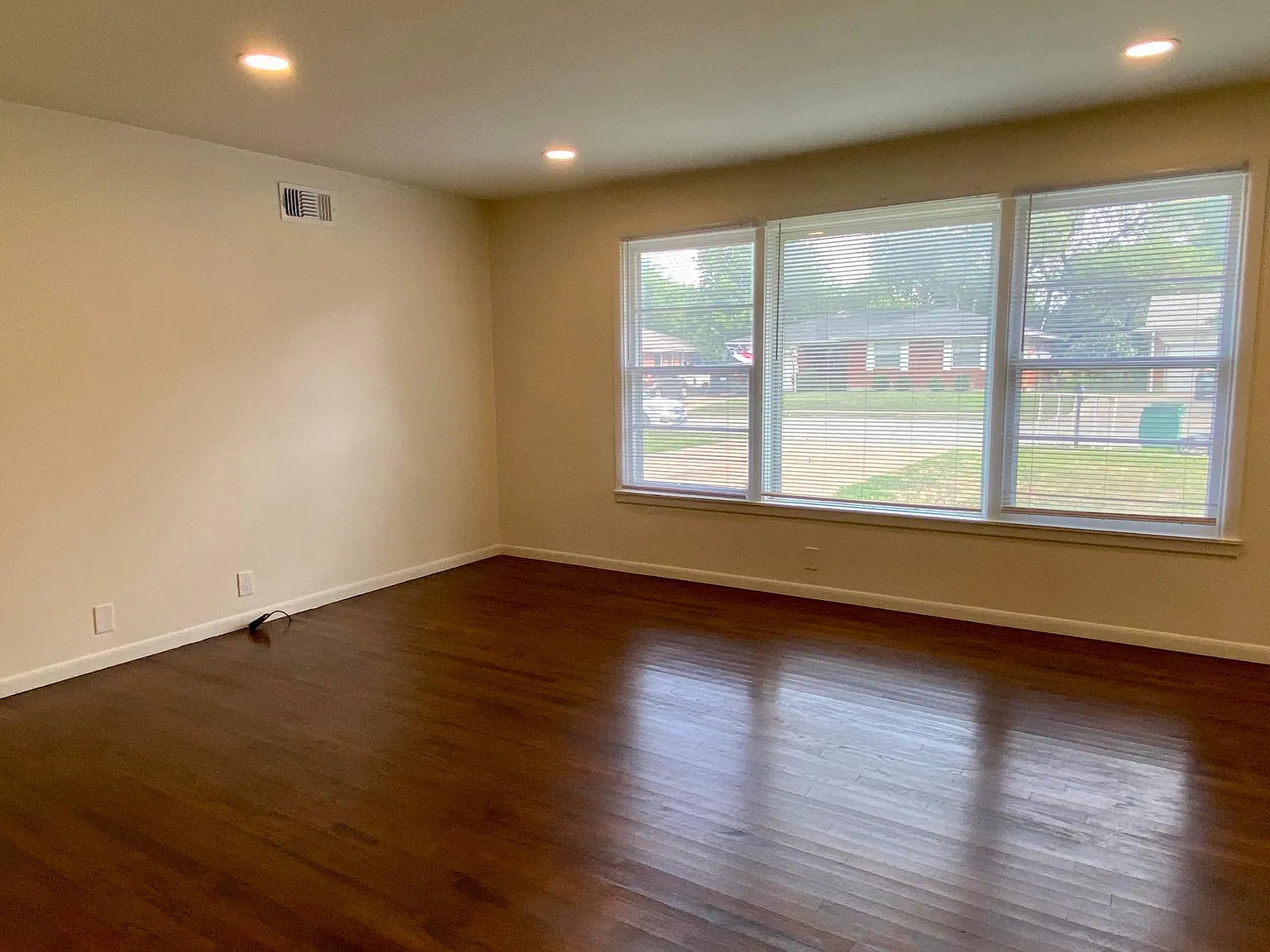 3 bed, 1.5 bath, 1211 sqft, $1,495 — Photo 4