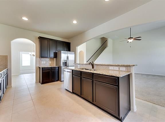 3rd image of 1005 Summer Oaks Dr