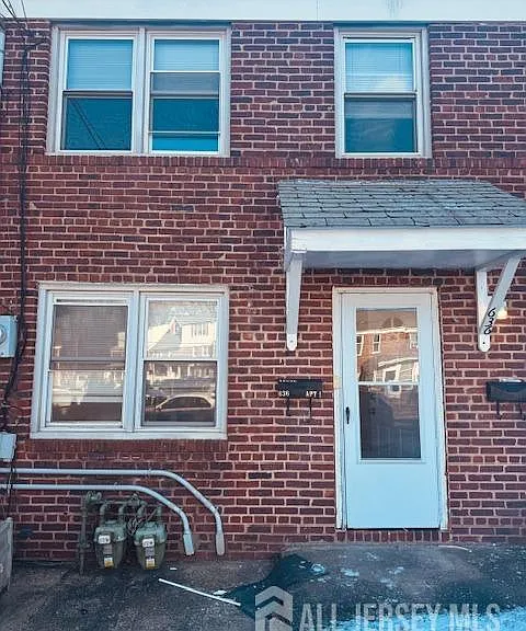 636 Cora Pl — Photo 1