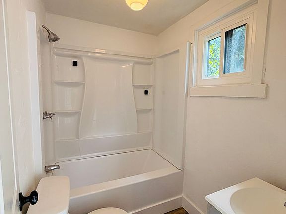3rd image of 2518 Leticoe St APT 2