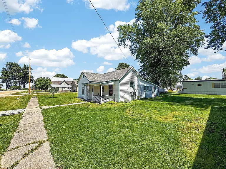 216 Rollins St — Photo 42