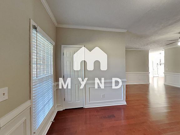 4th image of 728 Douglass Cir