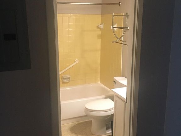 4th image of 3325 Bayshore Blvd Unit B37