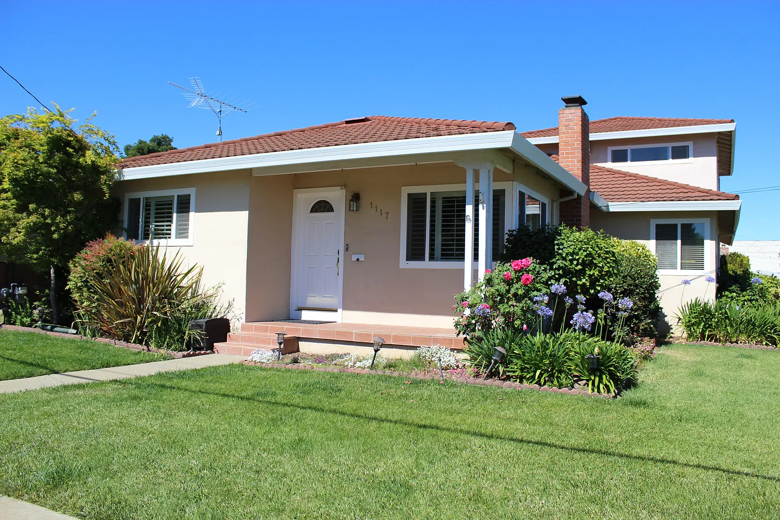 1117 Hillcrest Ave photo 1