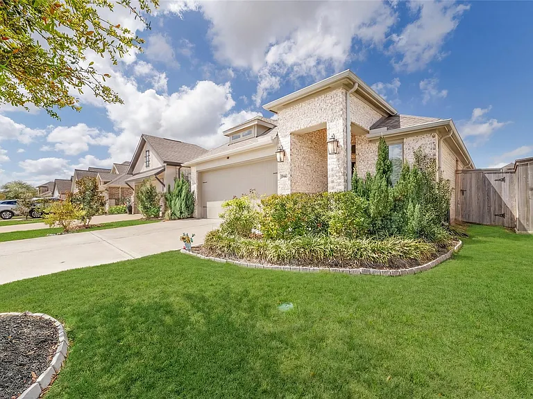 10443 Cecilia Star Ln — Photo 3