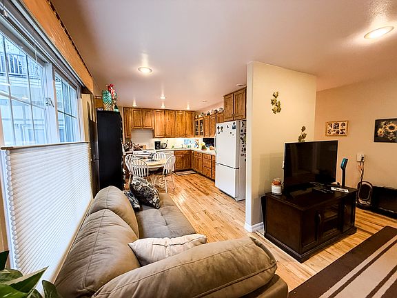 4th image of 401 7th Ave S #112
