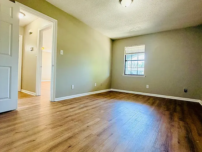 6 Almond Ct #2 — Photo 3