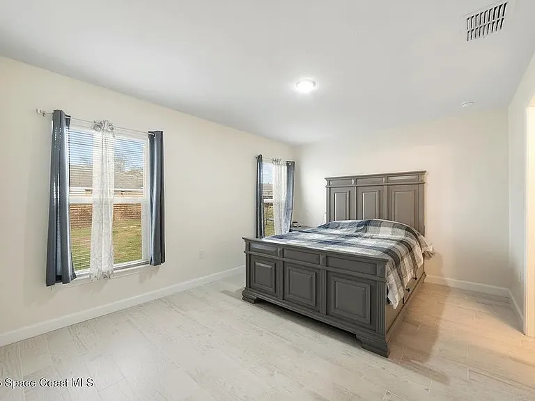 95 W Towne Pl — Photo 11
