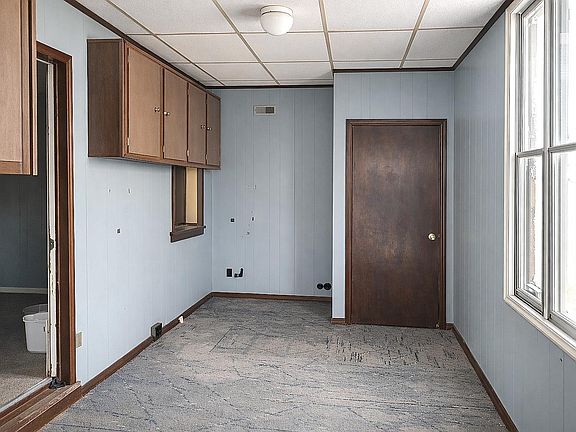 2nd image of 512 E Riverside Dr