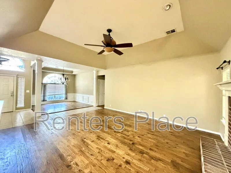 3 bed, 2.0 bath, 1894 sqft, $1,950 — Photo 4