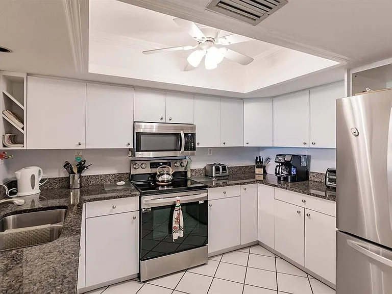 1125 W Peppertree Dr #501 — Photo 10