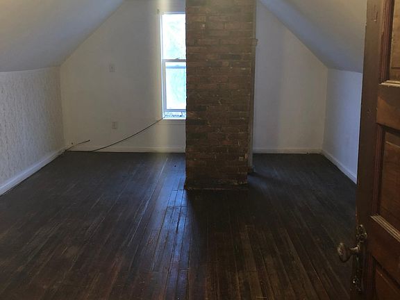 2nd image of 699 Northumberland Ave #Up