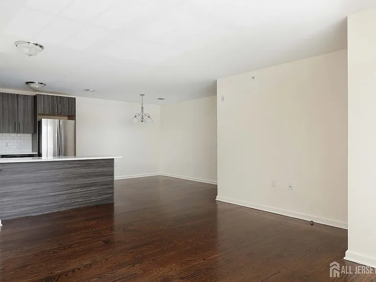 1400 Saint George Ave #303 — Photo 19