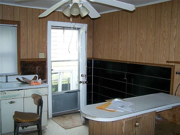 2nd image of 2107 Griffin St