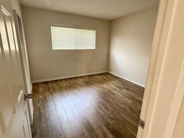 1827 Veteran Ave — Photo 11