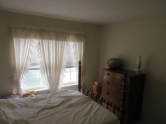 4th image of 10 N Longwood Ct