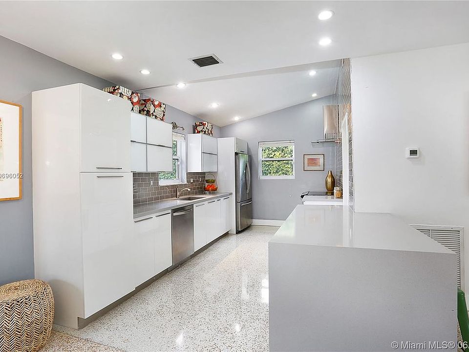 1st image of 5040 SW 65th Ave
