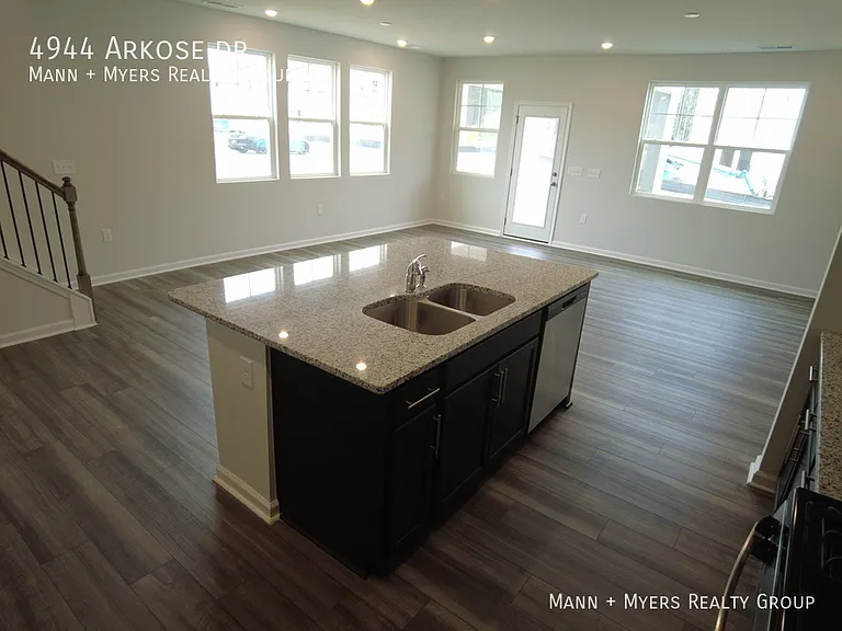 4944 Arkose Dr — Photo 9