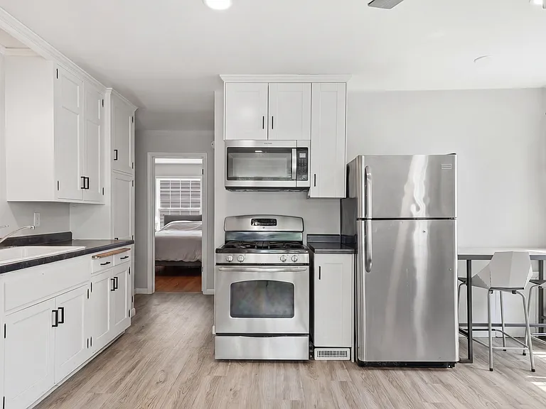 3838 Regent Ave N #3838 — Photo 4