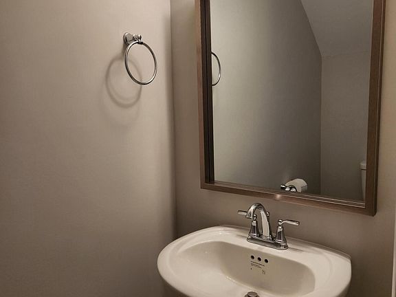 4th image of 7429 Thomas Ln