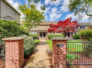 2555 NW Savier St APT 12, Portland, OR 97210