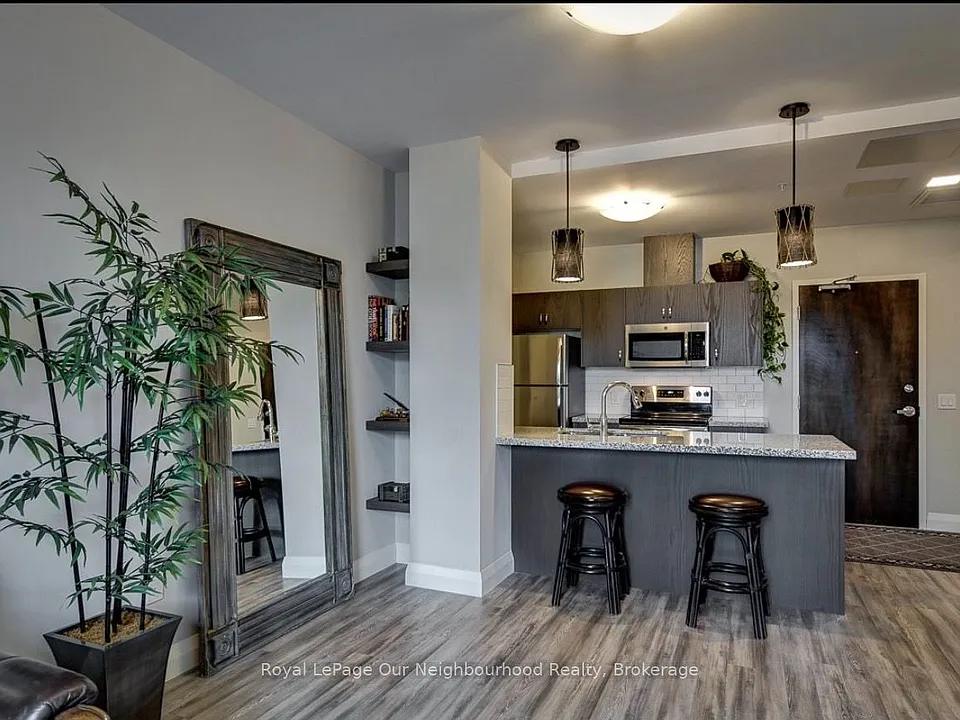 118 King St E #314