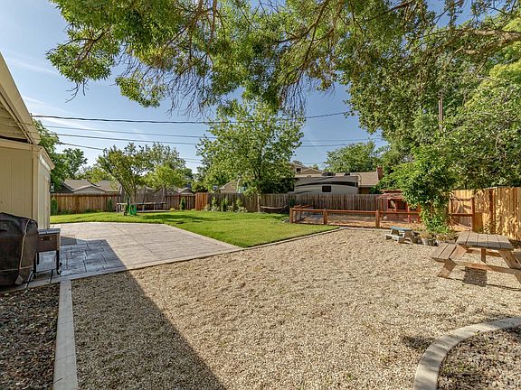 5th image of 3018 El Camino Ave