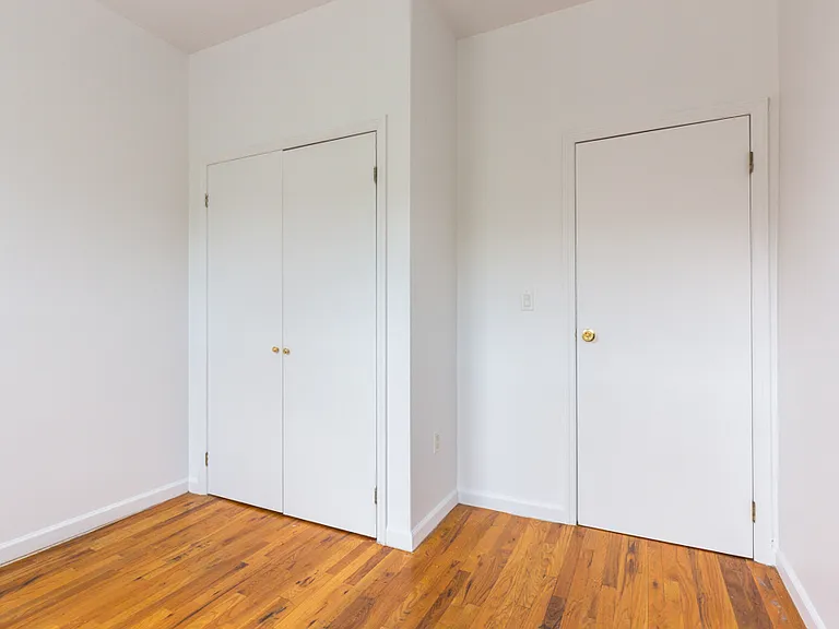 32 Varet St #2L — Photo 2