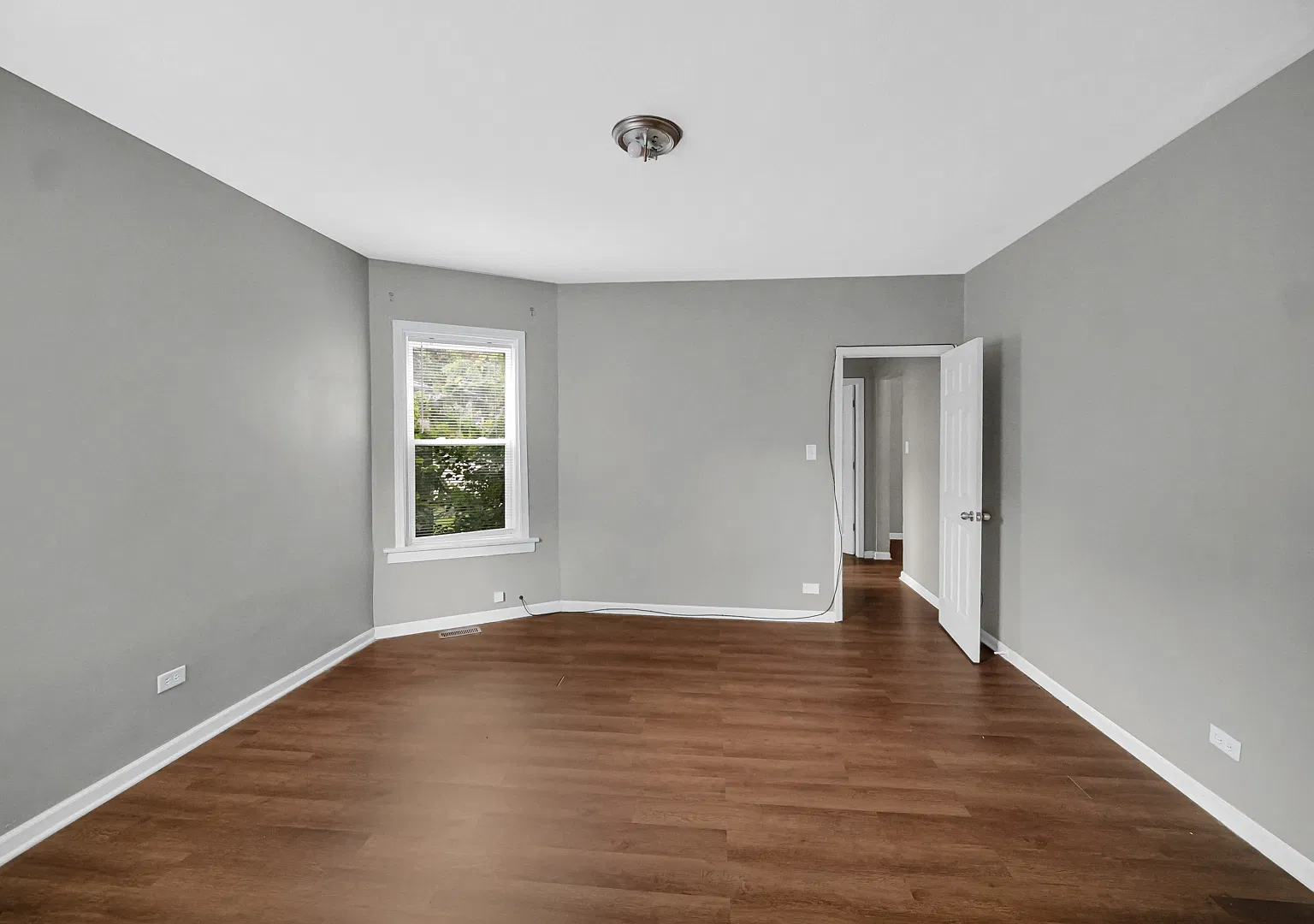 3 bed, 1350 sqft, $1,800 — Photo 4