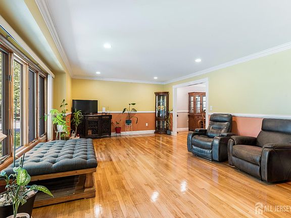 5th image of 2 Brookside Ct