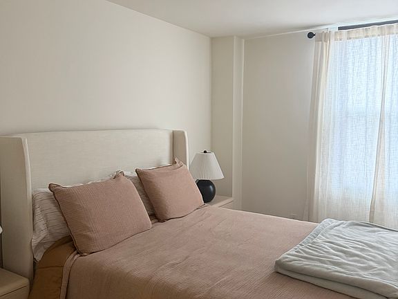 2nd image of 600 Duke St #1113