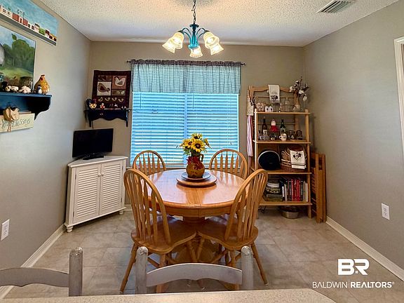 3rd image of 10620 Danne Ln