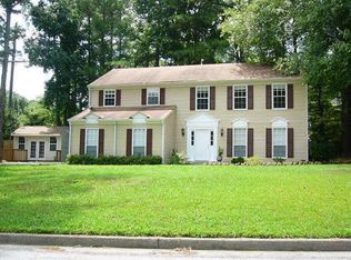 400 Barrington Dr W, Roswell, GA 30076