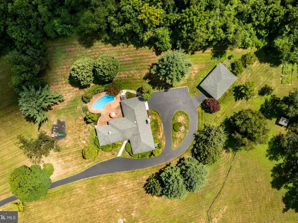 954 Saint Matthews Rd, Chester Springs, PA 19425