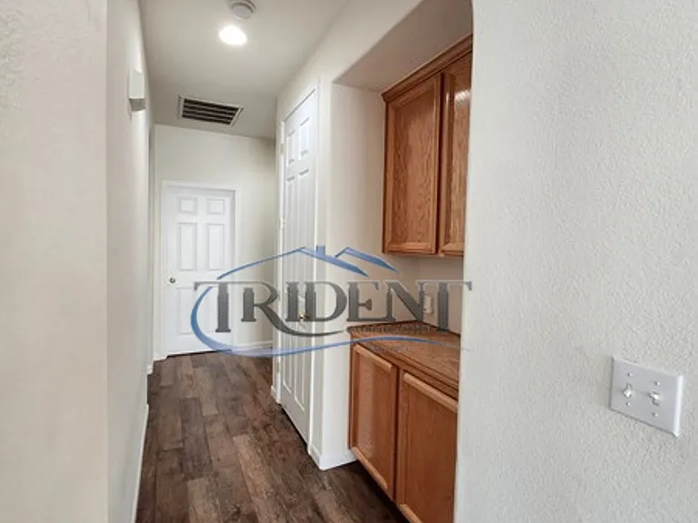 1038 Zanes Dr — Photo 13