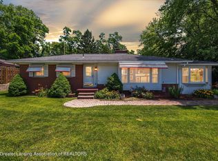 11355 E Shore Dr, Whitmore Lake, MI 48189