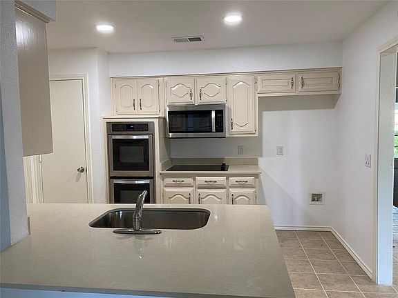 3rd image of 3635 Marlborough Dr