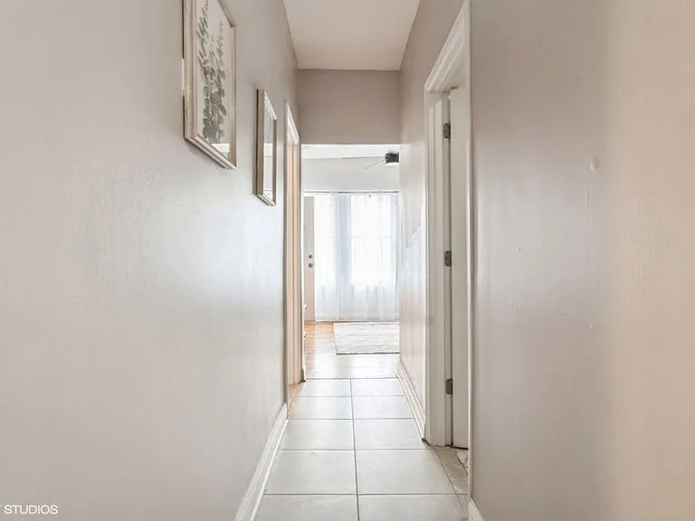 1633 N Artesian Ave #1R — Photo 4