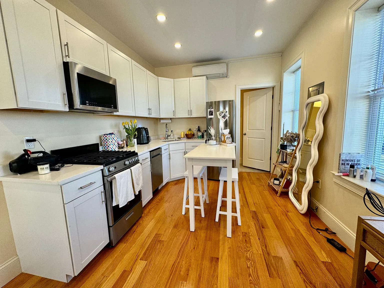 Studio, 400 sqft, $1,800 — Photo 3