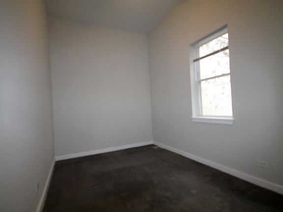 5th image of 3059 N Leavitt St APT 1
