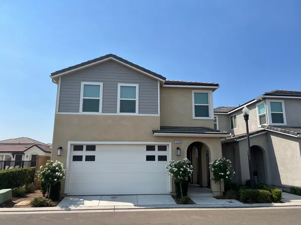 1936 Oak Ln, Clovis, CA 93611