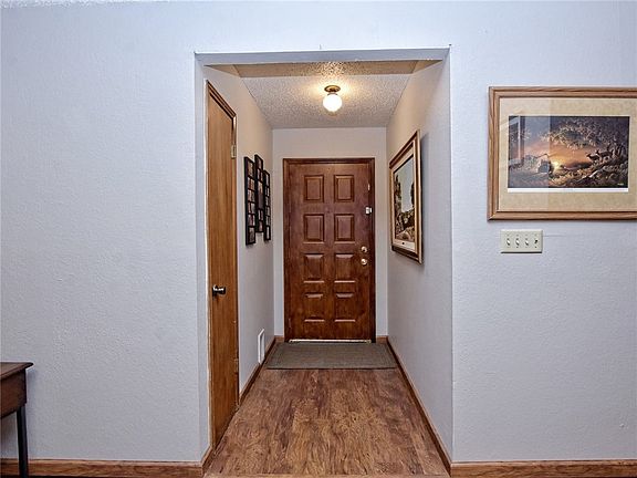 4th image of 701 Greenmeadow Dr